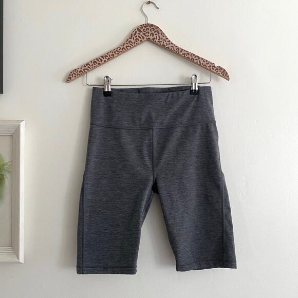 ATHLETA Ultimate Stash Pocket Gray 9" Shorts Size Small - Picture 2 of 6